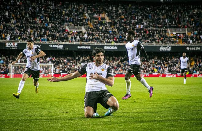 Guedes celebra un gol en Mestalla (Foto: Valencia CF).