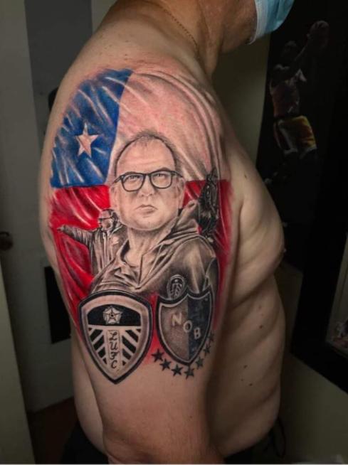 Un seguidor chileno se tatúa la imagen de Marcelo Bielsa.