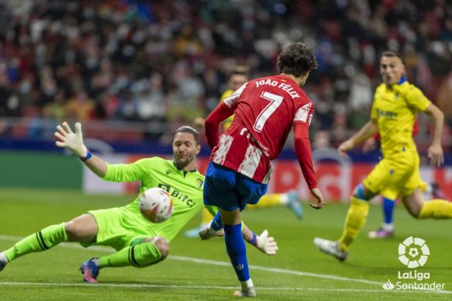 Gol de Joao Félix ante el error de Ledesma en el Atleti-Cádiz (Foto: LaLiga).