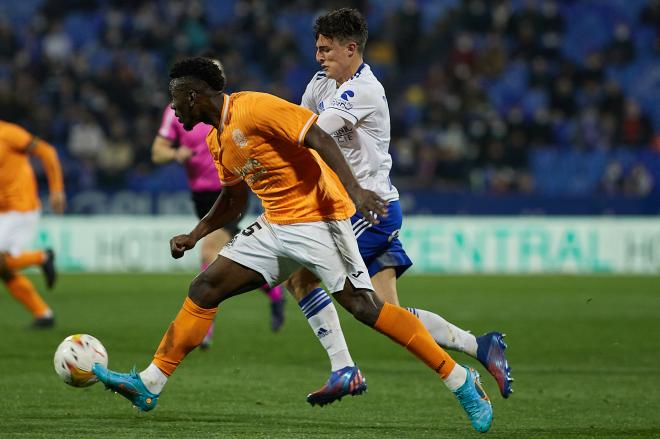 Francés en el partido entre el Real Zaragoza y el Fuenlabrada (Foto: Daniel Marzo).