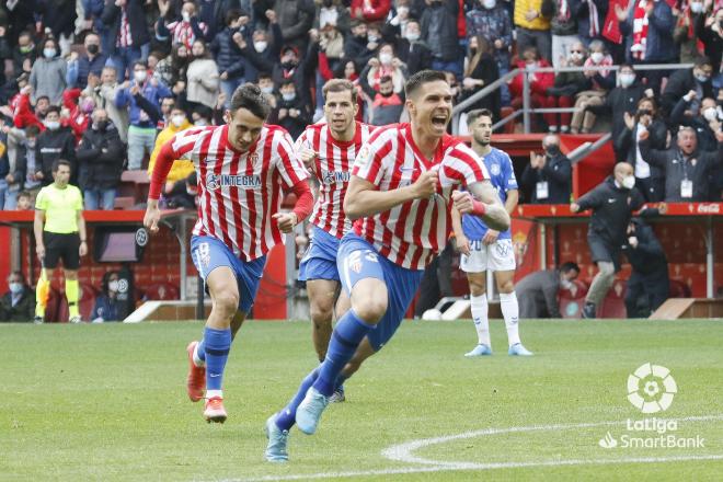 Djuka celebra su gol en el Sporting-Tenerife (Foto: LaLiga).