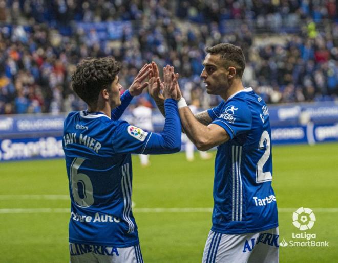 Javi Mier celebra su gol en el Real Oviedo-Valladolid (Foto: LaLiga).