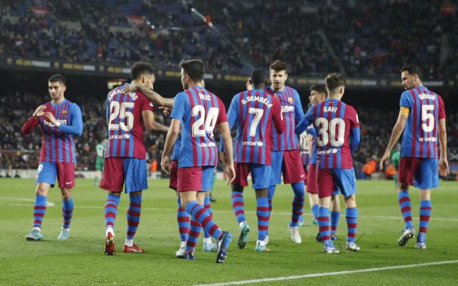 Los jugadores del Barcelona celebran un gol ante Osasuna (Foto: EFE).