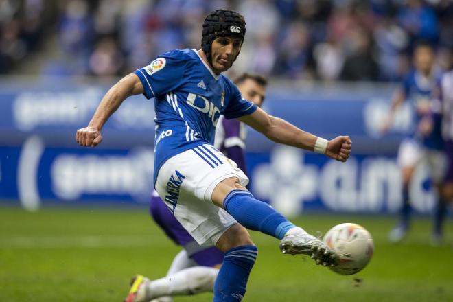 Luismi, ante el Valladolid (Foto: Real Oviedo).