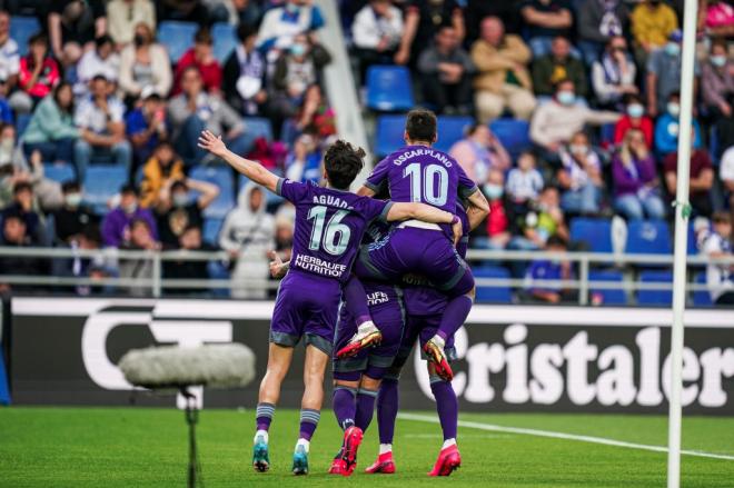Los jugadores pucelanos, tras un gol anotado en Tenerife (Foto: Real Valladolid)..