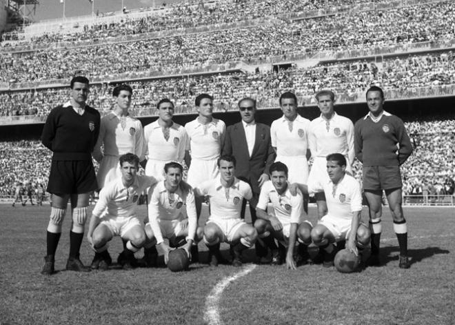Equipo campeón de Copa en 1954 (Foto: Valencia CF)
