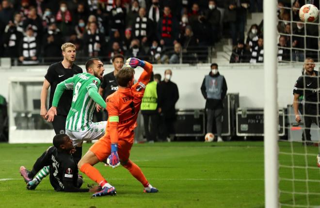 Imagen del gol de Borja Iglesias ante el Eintracht (Foto: EFE)