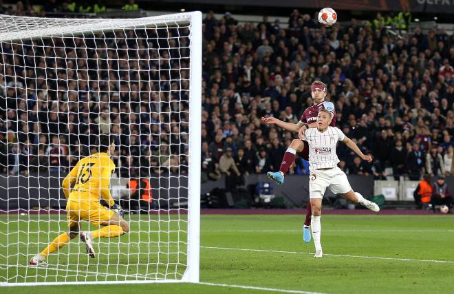 Soucek, en el gol del West Ham al Sevilla FC. (Foto Cordon Press).