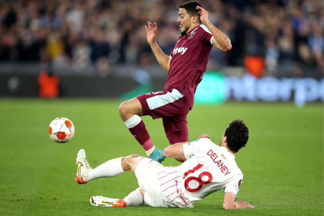 Delaney y Fornals, en un West Ham-Sevilla (Foto: Cordon Press).