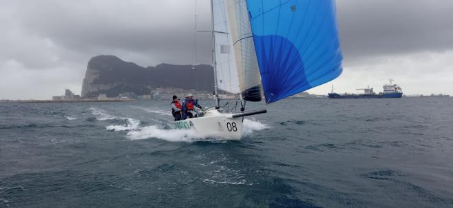 Imagen de uno de los barcos que competirá en el Circuito Alcaidesa Marina J/80 Winter Series de La