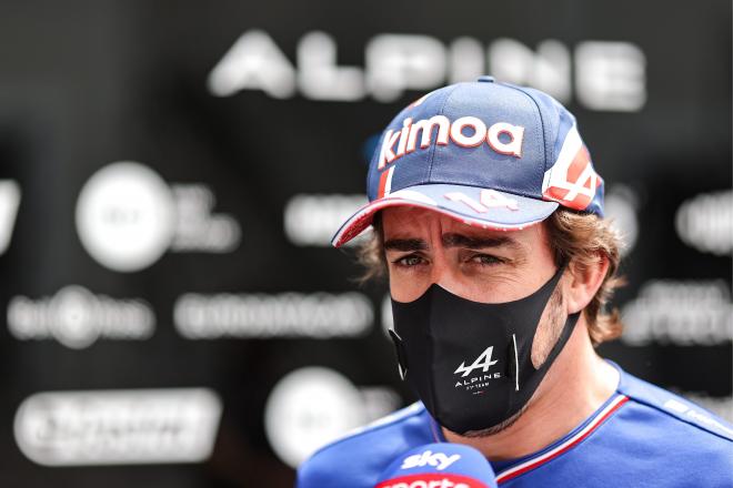 Fernando Alonso, durante un Gran Premio (Foto: Cordon Press).