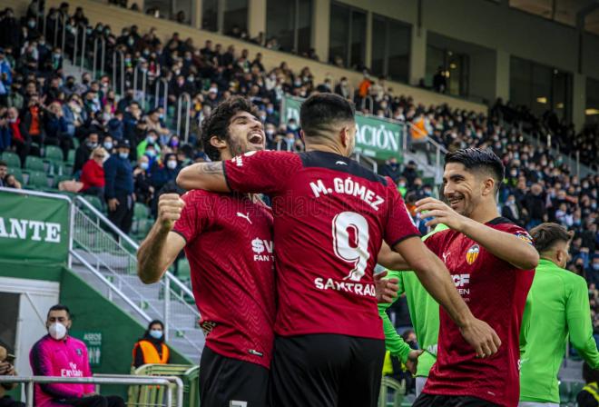 Guedes celebra el 0-1 en Elche (Foto: Valencia CF)