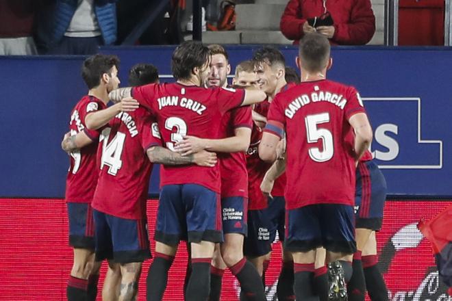 Celebración de los jugadores de Osasuna tras marcar al Levante (Foto: EFE).