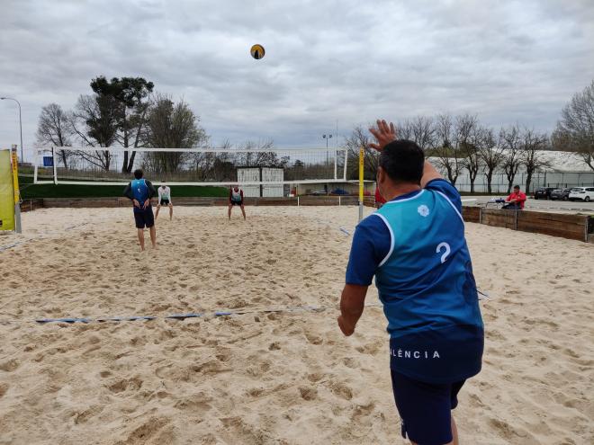 Los equipos del Valencia BeachBol se traen dos triunfos desde Madrid