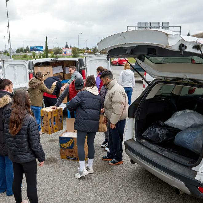 Rubén García recibe ayuda humanitaria para los refugiados de Ucrania (Foto: @RubenGarcia14).