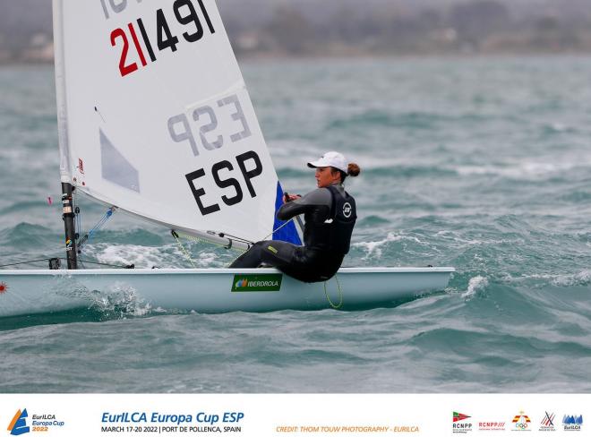 Ana Moncada durante la Copa de Europa de ILCA 6 (Foto: Federación Andaluza de Vela).