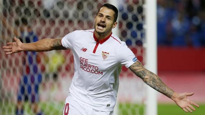 Vitolo celebra un gol con la camiseta del Sevilla (Foto: EFE)
