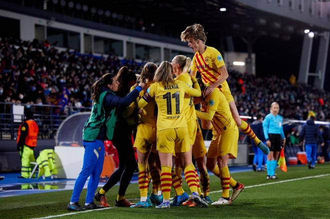 Las jugadoras del Barcelona celebran un gol ante el Real Madrid en Champions (Foto: FCB).