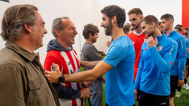 Jaime Lafita, aficionado del Athletic con ELA, tras su charla motivacional a la plantilla (Foto: At