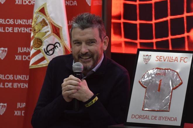 Juan Carlos Unzué ha sido homenajeado este miércoles por el Sevilla FC.