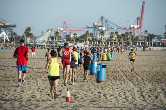El Circuito de Carreras Populares viaja a las arenas de la Malvarrosa y Cabanyal con la 3ª Volta a
