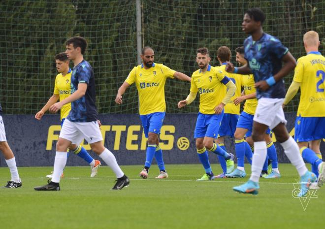 Fali celebra su tanto ante el filial cadista. (Foto: Cádiz CF)