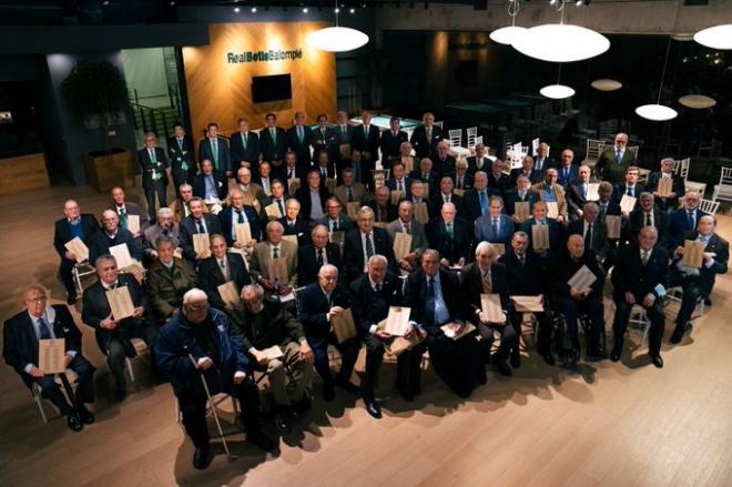 Los cien socios más antiguos del Betis (foto: RBB).