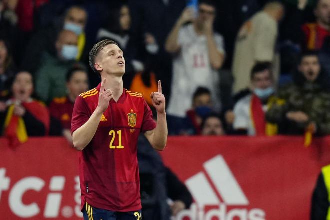 Dani Olmo, ex canterano del Barcelona, celebra su gol en el España-Albania (Foto: EFE).