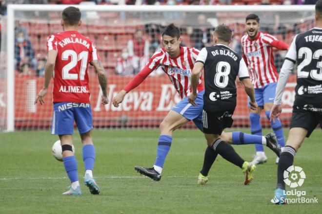 Pedro Díaz, durante el Sporting-Cartagena (Foto: LaLiga).