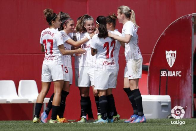 Las jugadoras del Sevilla Femenino celebran uno de los goles.