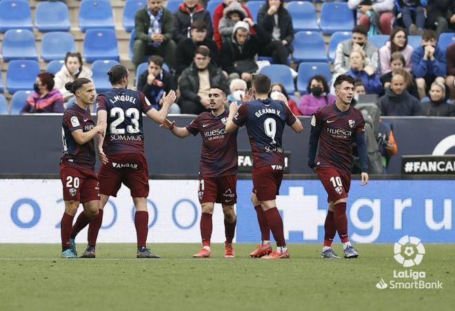 Los jugadores del Huesca celebran el gol de Seoane (Foto: LaLiga).