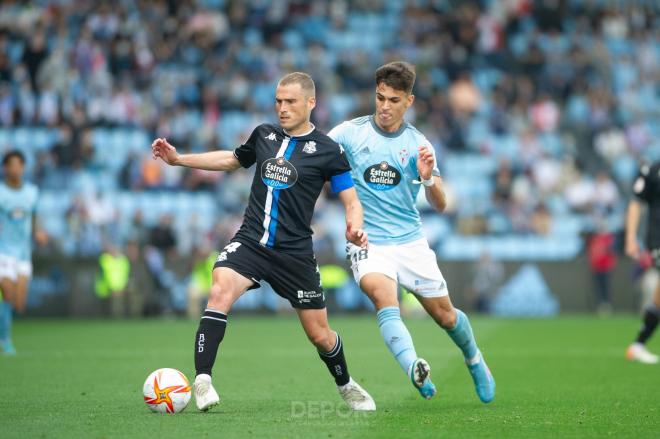 Bergantiños con el balón en el Celta B-Dépor (Foto: RCD).