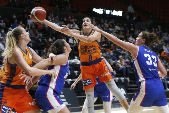 Valencia Basket empieza a mirar hacia los playoffs en Ferrol