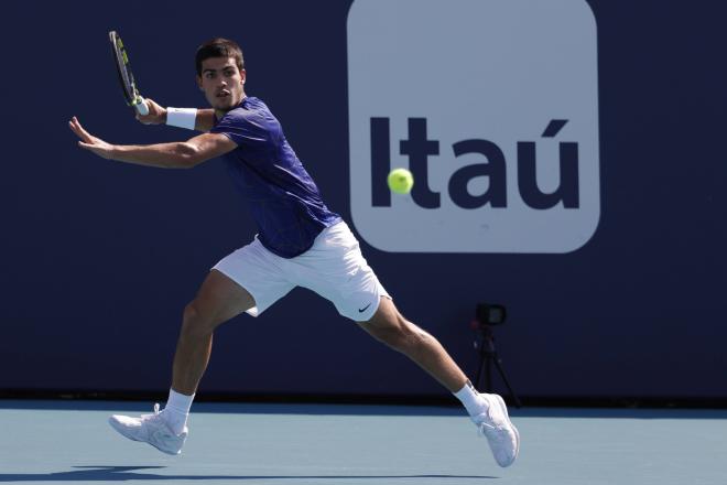 Carlos Alcaraz, durante un partido en Miami 2022 (Foto: Cordon Press).