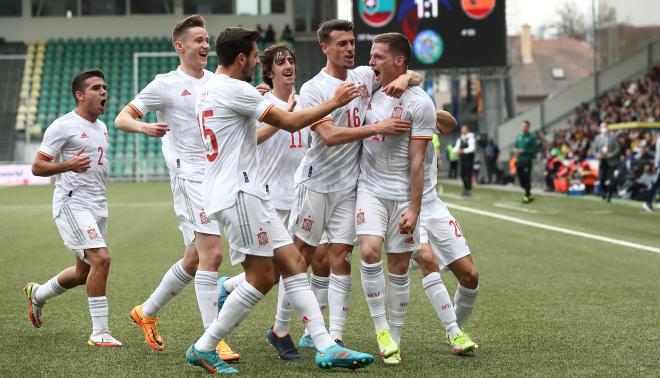 Los jugadores de la selección española sub 21 celebran la victoria ante Eslovaquia (Foto: SeFútb