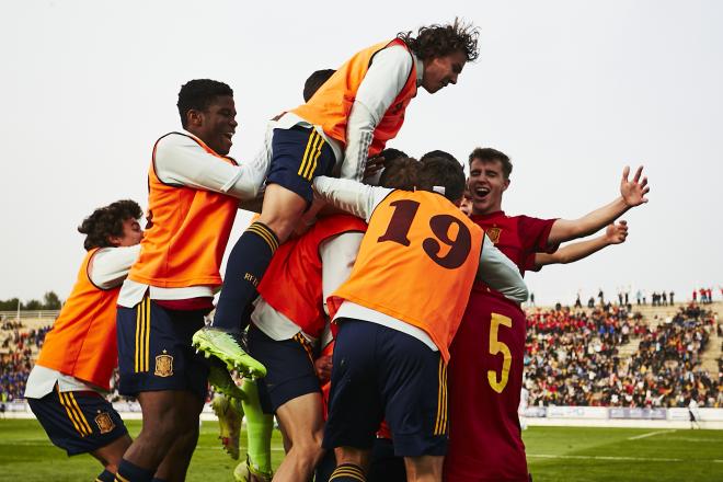 Los jugadores de España celebran un gol de la sub 19 ante Dinamarca (Foto: SeFútbol).