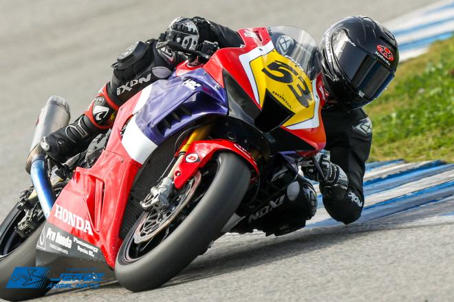 Tito Rabat rodando en los test del ESBK-Campeonato de España de Superbike (Foto: @circuitodejerez)