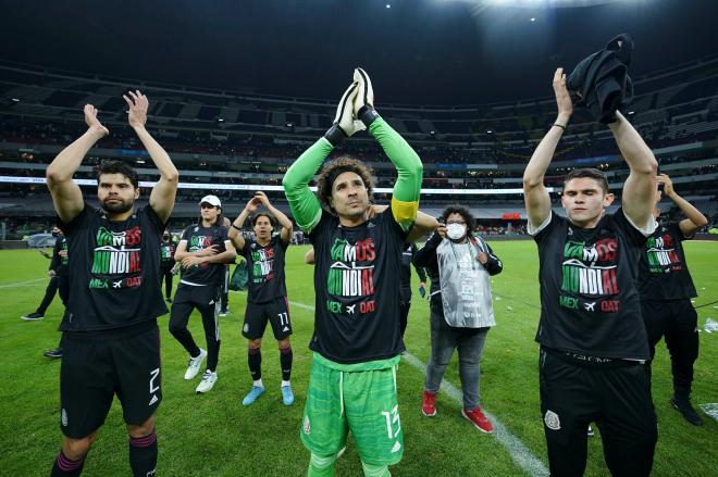 Néstor Araújo celebrando el pase al Mundial (Foto: Selección México).