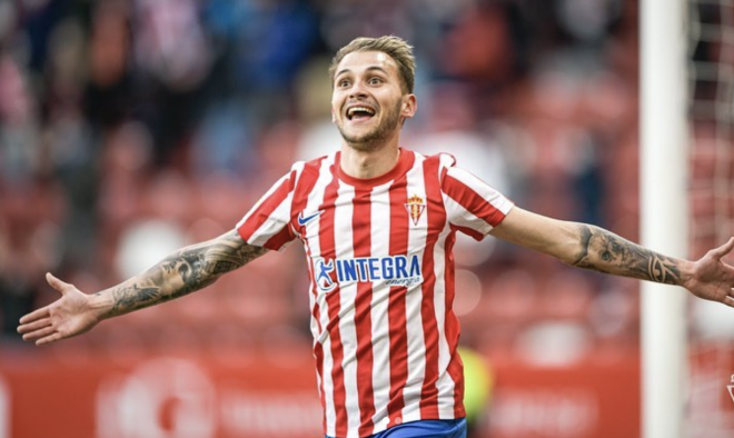 Fran Villalba celebra un gol (Foto: Sporting)