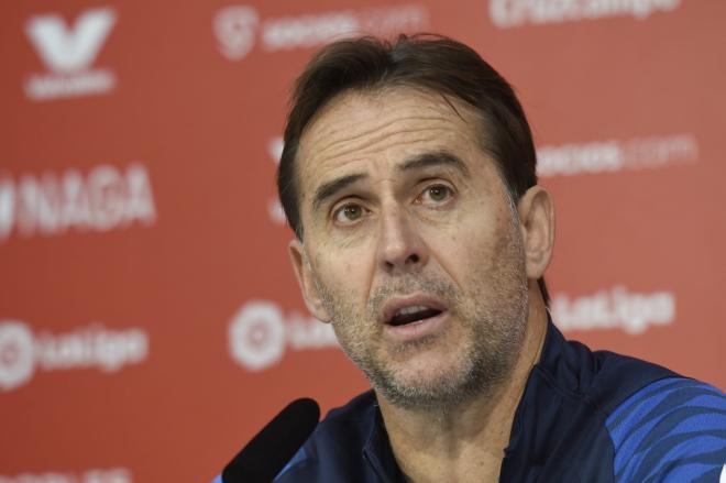 Lopetegui, en la rueda de prensa previa al partido ante el Barça (Foto: Kiko Hurtado).