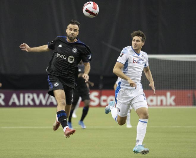 Rudy Camacho y Santiago Giménez durante el Montreal-Cruz Azul (Foto: Cordon Press).