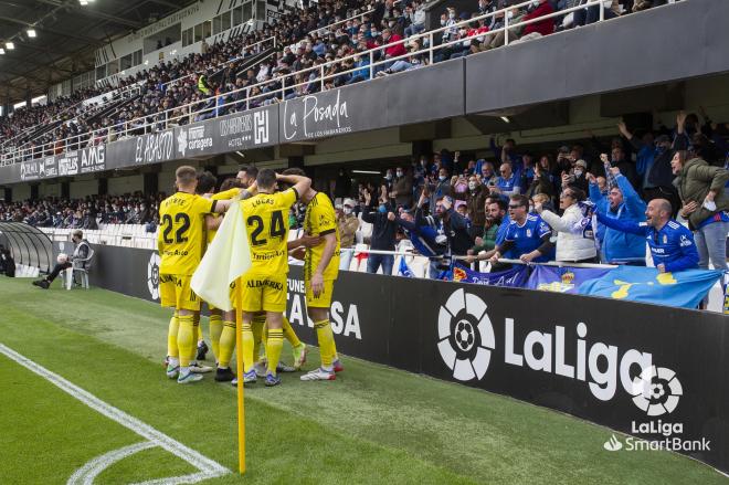 Celebración del gol de Luismi durante el Cartagena-Real Oviedo (Foto: LaLiga).