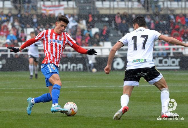 Lance del Burgos-Sporting (Foto: LaLiga).