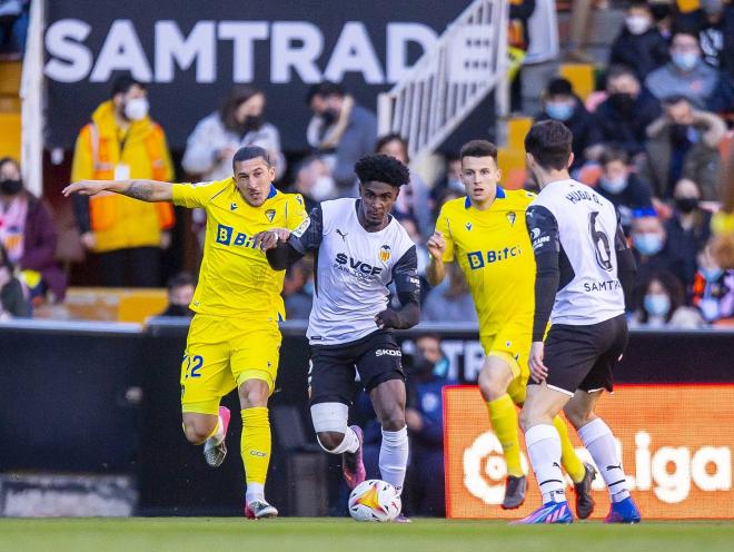 Thierry Rendall durante el Valencia-Cádiz de Copa (Foto: Valencia CF)