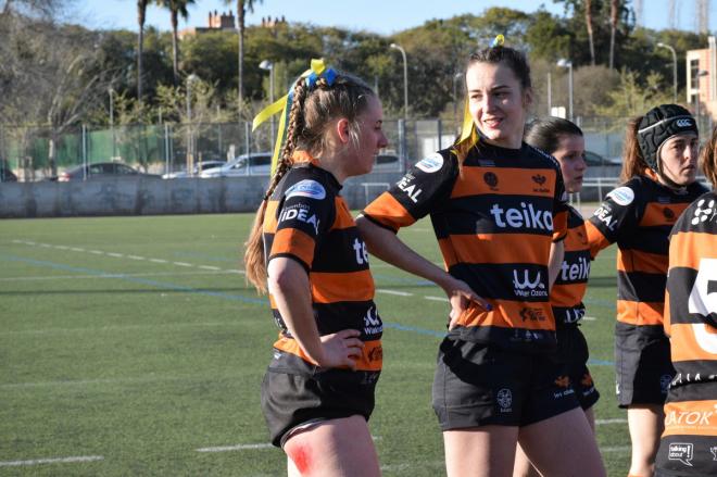 Dos jugadoras refugiadas ucranianas debutan con Les Abelles