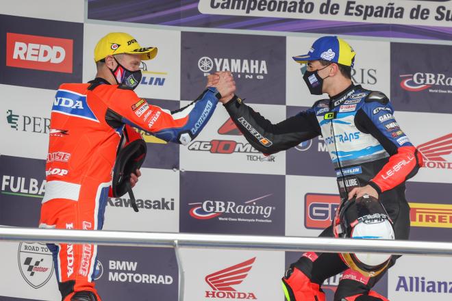 Óscar Gutiérrez y Tito Rabat en el podio de Superbike