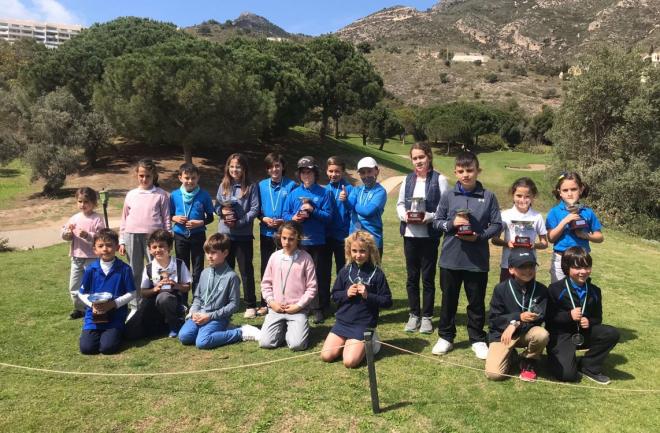 Los participantes en el Pequecircuito de Benalmádena Golf.