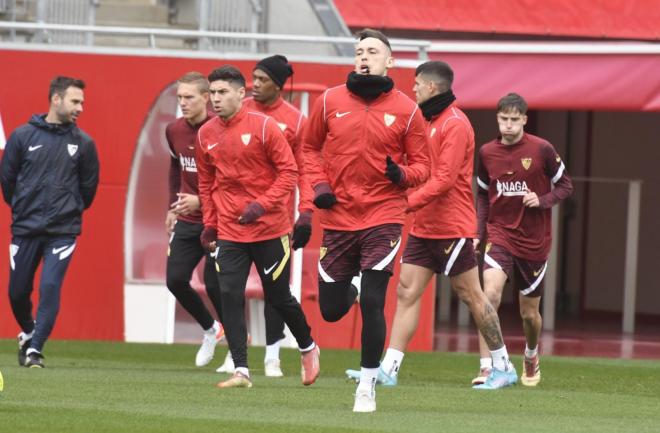 Ocampos, en el entrenamiento del Sevilla (Foto: Kiko Hurtado).