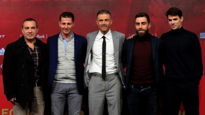 Luis Enrique con su cuerpo técnico en la selección (Foto: EFE).