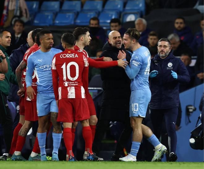 El pique entre Ángel Correa y Jack Grealish en el City-Atlético (Foto: Cordon Press).